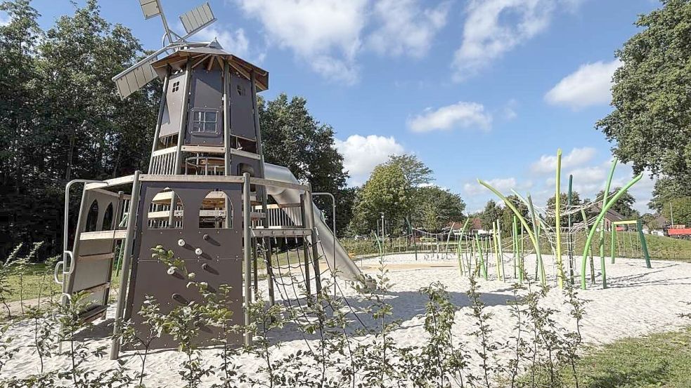 Namensgeber des neuen Mühlenparks in Ostgroßfehn ist der Spielturm in Form einer Mühle. Foto: Imke Cirksena