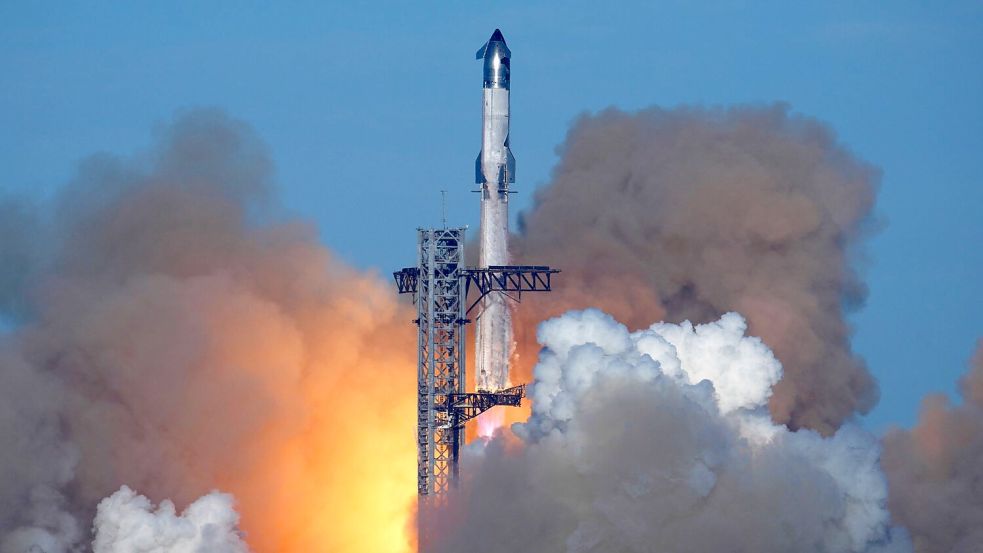 Die Rakete Starship von SpaceX startet zu einem Testflug von der Starbase in Boca Chica (Archivbild) Foto: Eric Gay/AP/dpa