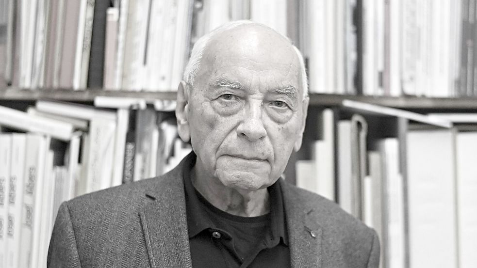 Eugen Gomringer galt als Gründer der „konkreten Poesie“. (Archivbild) Foto: Nicolas Armer/dpa
