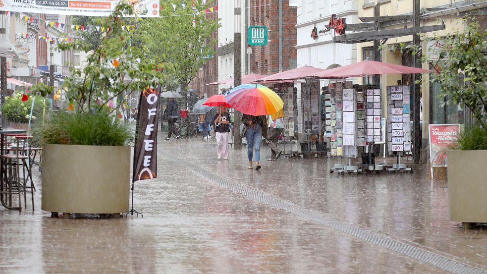 Wie in Aurich künftig die Beseitigung von Regenwasser finanziert wird, bleibt umstritten. Foto: Romuald Banik
