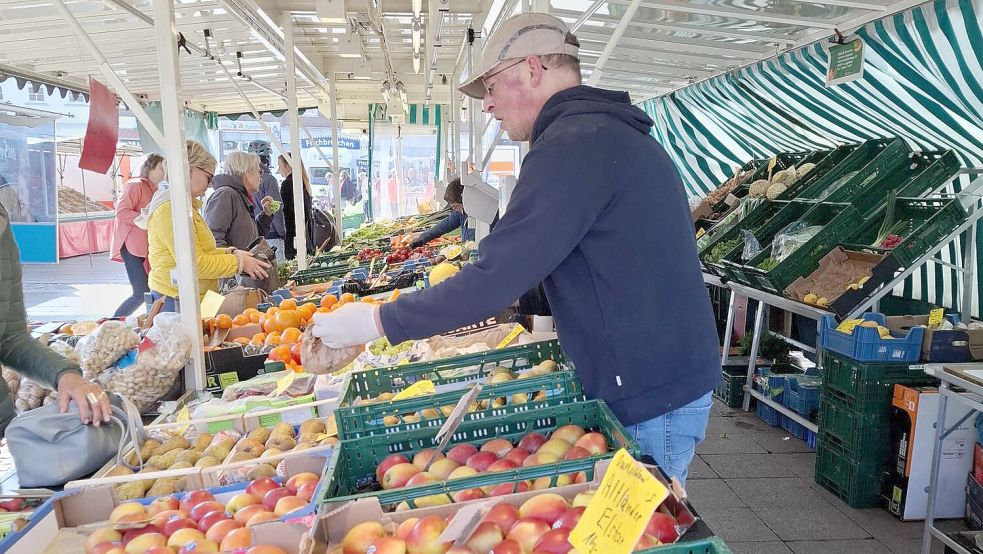 Der Stand von Obst und Gemüse Janssen ist ab dem 23. August wieder auf dem Wochenmarkt in Aurich vertreten. Foto: Harmke Janssen/Stadt Aurich