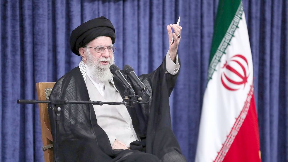 Irans oberster Führer Ali Chamenei bezeichnet die Probleme mit den USA unter Präsident Donald Trump als „unlösbar“. (Archivbild) Foto: Uncredited/Office of the Iranian Supreme Leader via AP/dpa