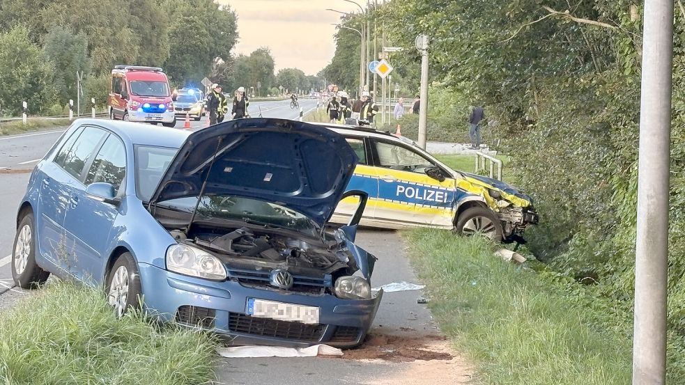 Am Sonntagabend sind zwei Autos auf der Bundesstraße 72 in Südbrookmerland zusammengestoßen. Foto: Karin Böhmer
