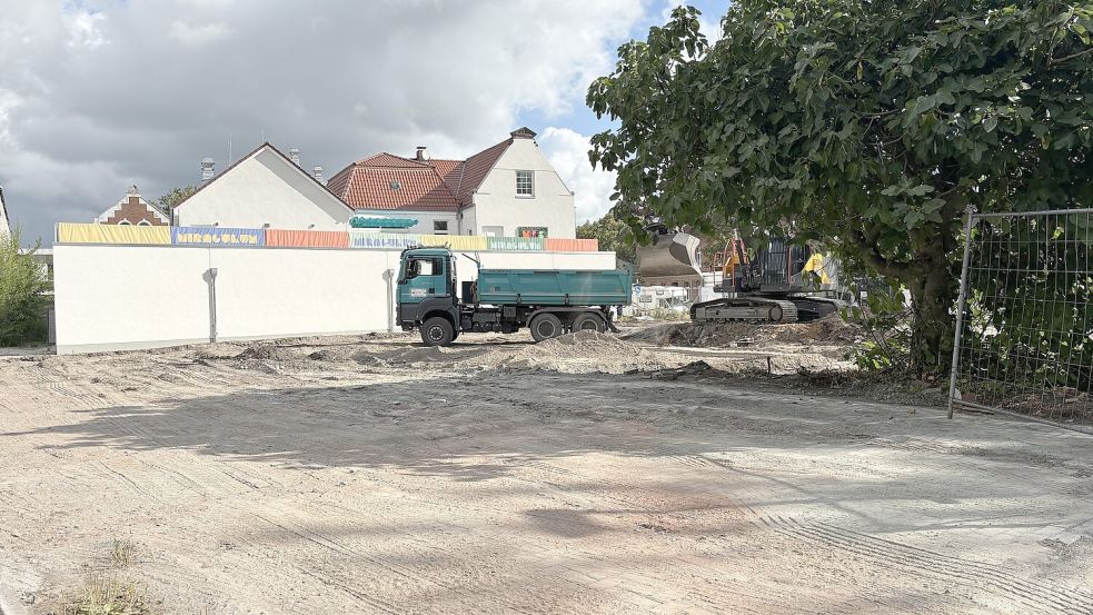 Der neue Parkraum soll Platz direkt hinter dem sanierten Gebäude finden, in das die Kunstschule im Frühsommer eingezogen ist. Foto: Mieke Matthes
