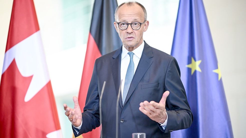 Der Kanzler sieht das Veto seines Außenministers gegen das Wehrdienstgesetz als „ein ganz übliches, normales Regierungshandeln“. Foto: Britta Pedersen/dpa