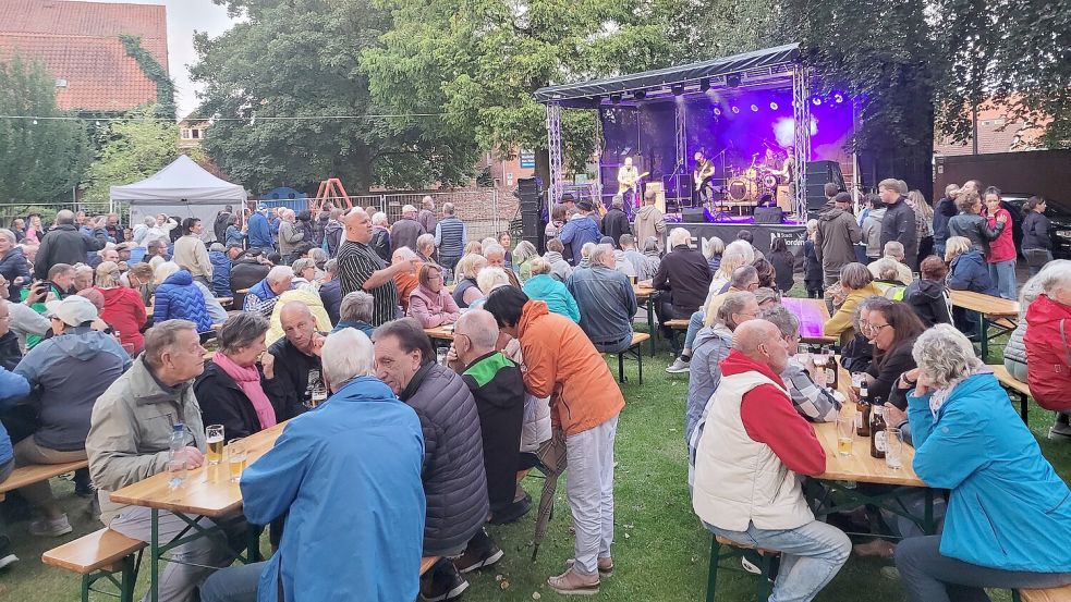 Zusätzlich zur Bühne im KVHS-Garten wird es in diesem Jahr eine zweite Bühne auf dem Norder Torfmarkt geben. Foto: Rebecca Kresse
