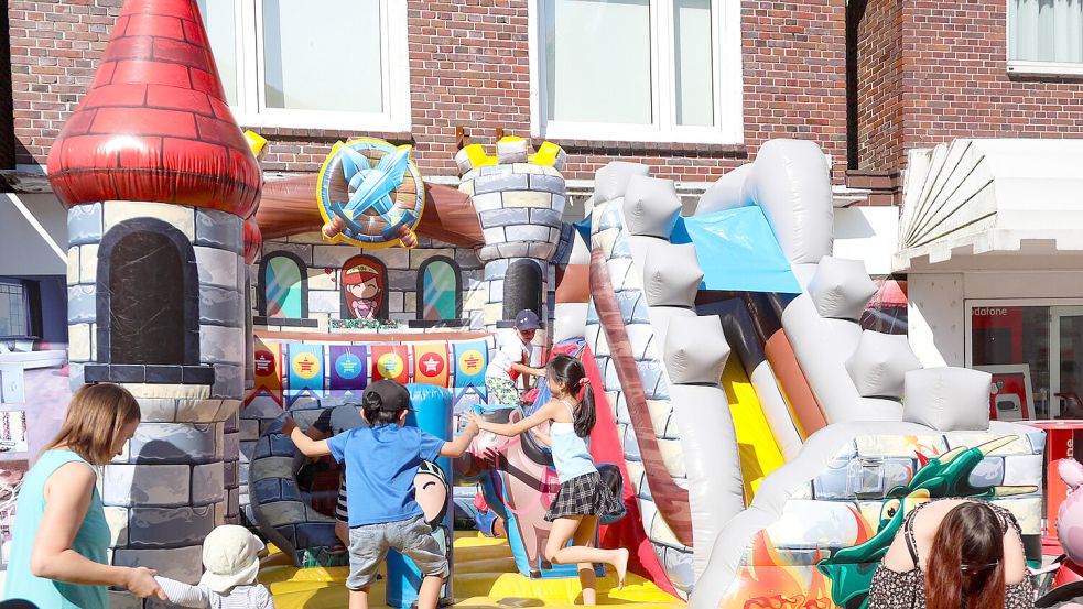 Stadtfest für Kinder: Zum traditionellen Kinderfest gibt es in der Auricher Innenstadt für die kleinen Besucher viel zu entdecken und jede Menge Spaß. Foto: Romuald Banik
