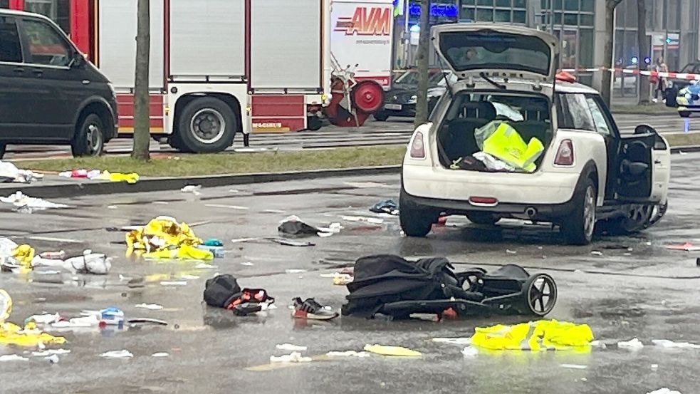 Mit seinem Auto überfuhr der Mann mehrere Menschen. (Archivbild) Foto: Christoph Trost/dpa