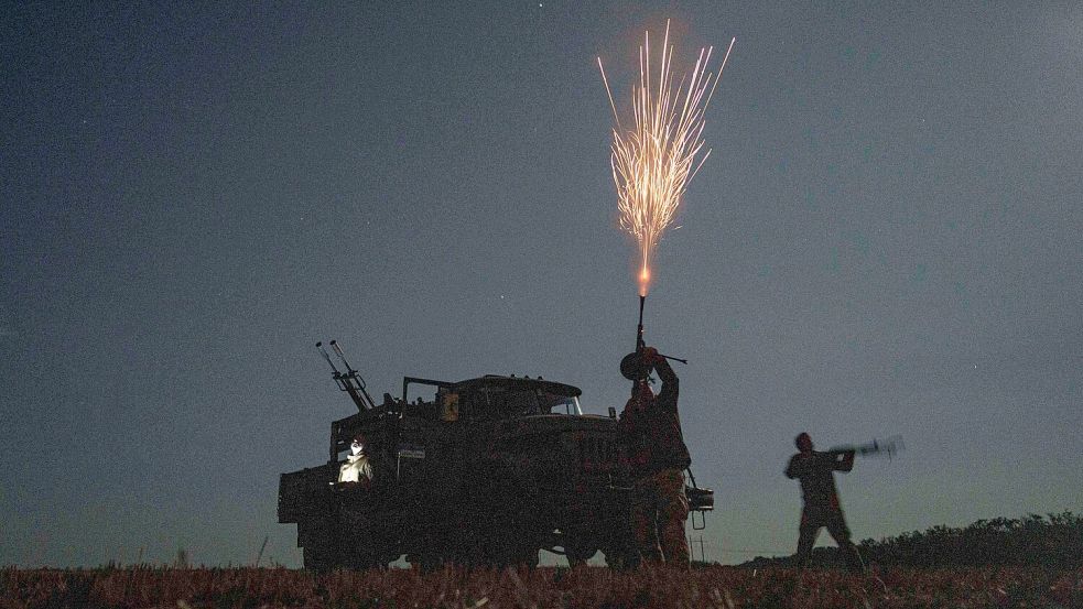 Das Gebiet Dnipropetrowsk ist seit langem Schauplatz der militärischen Auseinandersetzung - Drohnen schlagen immer wieder hier ein. (Archivbild) Foto: Evgeniy Maloletka/AP/dpa