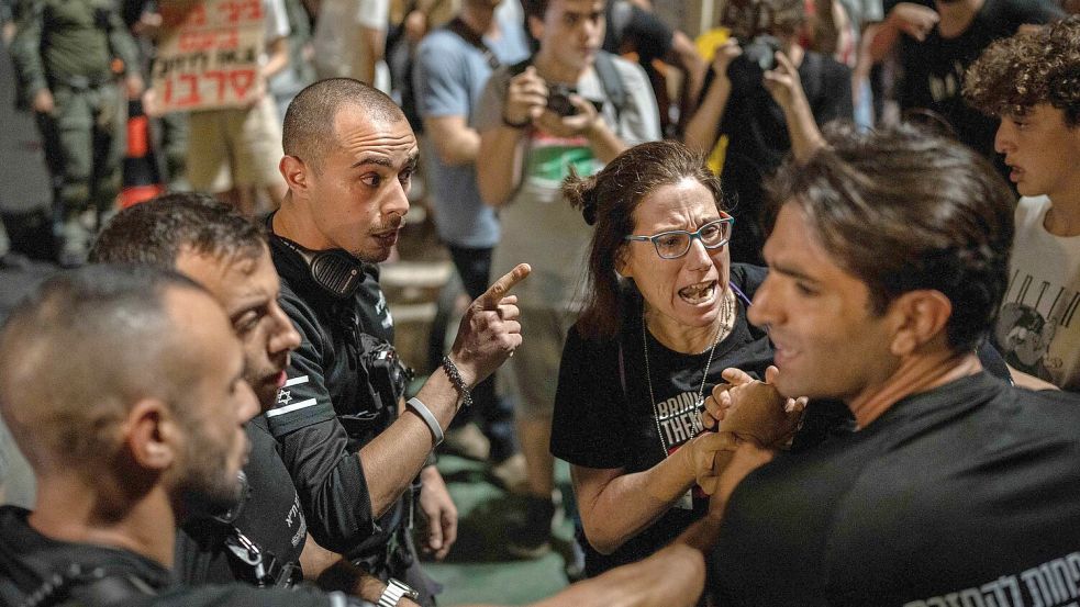 Organisatoren der Proteste in Israel werfen Ministerpräsident Netanjahu vor, den Krieg aus politischen Gründen zu verlängern. Foto: Ilia Yefimovich/dpa