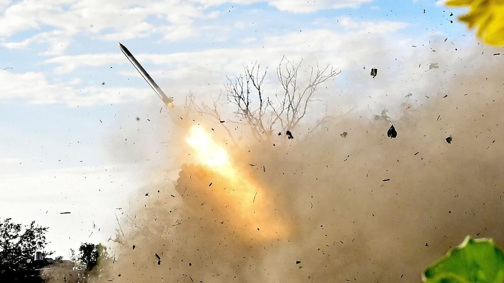 Die Kämpfe im Osten der Ukraine werden mit unverminderter Härte weitergeführt. (Archivbild) Foto: ---/Ukrinform/dpa
