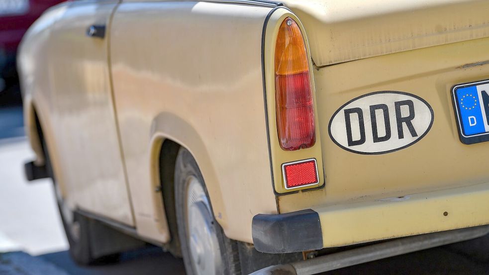 An so manchem Fahrzeug aus DDR-Produktion ist noch das Länderkennzeichen „DDR“ zu sehen. (Archivbild) Foto: Hendrik Schmidt/dpa-Zentralbild/ZB