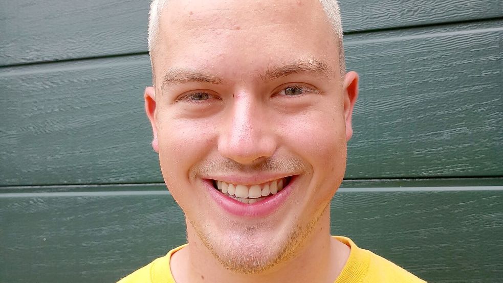 Für seinen „Mental-Health-Lauf“ von Bremerhaven nach München hat sich der 21-jährige Christian Saathoff aus Westersander seine Haare blondieren lassen. Er will aufmerksam auf die mentale Gesundheit von Jugendlichen machen und auf Möglichkeiten, sie zu verbessern. Foto: privat