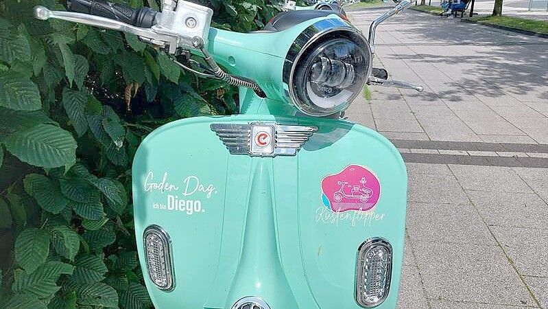 Mintgrün, auffällig und schon wieder aus dem Stadtbild verschwunden: die E-Roller. Foto: Mona Hanssen/Archiv
