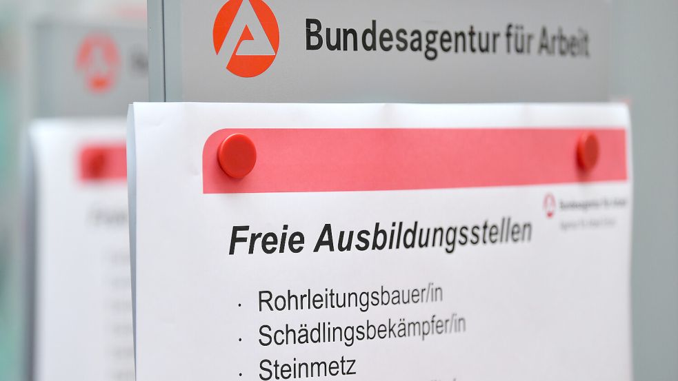 Mit einer Nachvermittlungsaktion will die Agentur für Arbeit Emden-Leer ostfriesischen Schulabgängern zum Ausbildungsplatz verhelfen. Foto: DPA