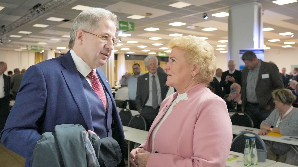 Damals noch Partner, heute erbitterte Gegner: Hans-Georg Maaßen und Sylvia Pantel. (Archivbild) Foto: Soeren Stache/dpa