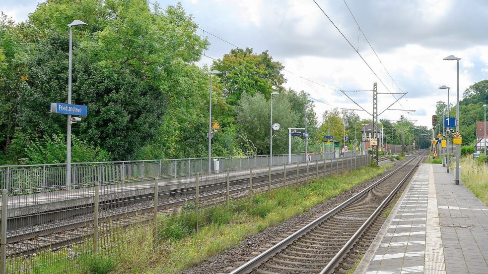 An diesem Bahnhof kam das Mädchen ums Leben. Foto: Swen Pförtner/dpa