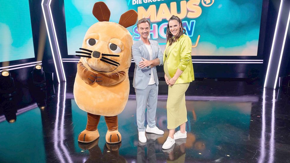 Vor ihrer Pause hatte Moderatorin Esther Sedlaczek ihren Kollegen und Vertreter Florian Silbereisen in der Show begrüßt. (Archivbild) Foto: WDR/Annika Fußwinkel
