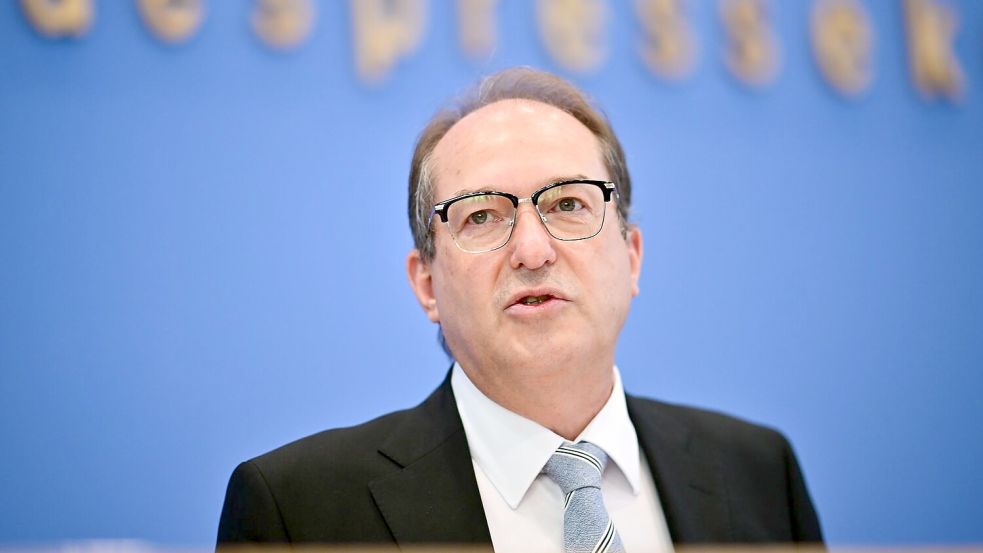 Kurz nach Amtsantritt hatte Dobrindt im Mai die Kontrollen an den deutschen Außengrenzen verstärkt. (Archivbild) Foto: Sebastian Christoph Gollnow/dpa