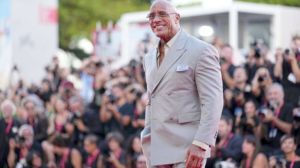„The Rock“ vor dem Festivalpalast. Foto: Scott A Garfitt/Invision/AP/dpa