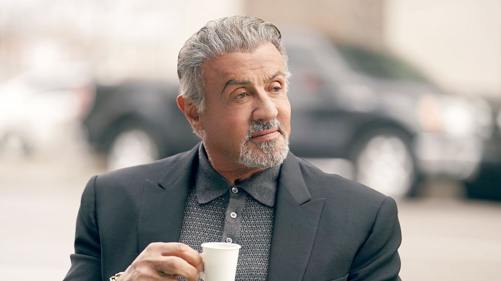 In der dritten Staffel von „Tulsa King“ bekommt Sylvester Stallone als Dwight „The General“ Manfredi Unterstützung von Samuel L. Jackson. Foto: Brian Douglas/Paramount+/dpa