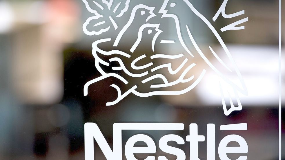 Nach dem zweiten Chefrauswurf innerhalb eines Jahres gerät die Nestlé-Aktie unter Druck. (Symbolbild) Foto: Laurent Gillieron/KEYSTONE/dpa