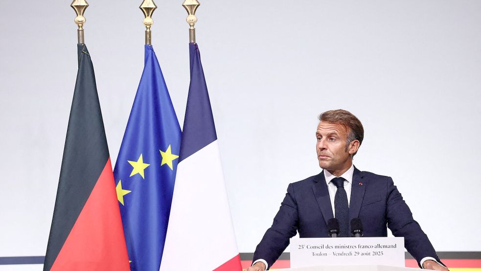 Bei der gemeinsamen Pressekonferenz mit Friedrich Merz war Präsident Emmanuel Macron noch bestens gelaunt. Eine Frage zur politischen Lage in Frankreich brachte ihn aber aus der Fassung. Foto: afp/ Manon Cruz