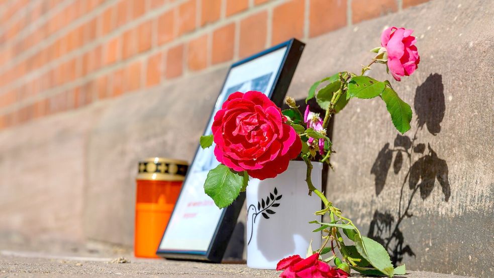 Nach dem Tod einer 16-Jährigen am Bahnhof Friedland steht ein Iraker unter dringenden Verdacht. Bundesinnenminister Drobrindt (CSU) sieht Versäumnisse der Behörden. (Archivbild) Foto: Swen Pförtner