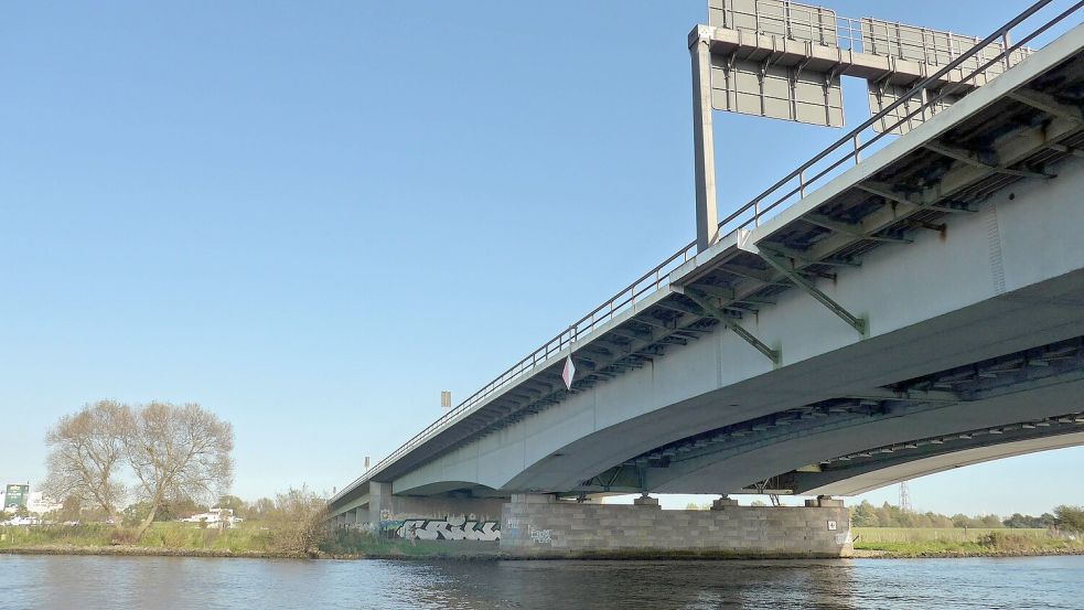 Die Autobahnbrücke über die Weser bei Bremen wird an fünf Wochenenden nachts gesperrt. Foto: imago images/Eckhard Stengel