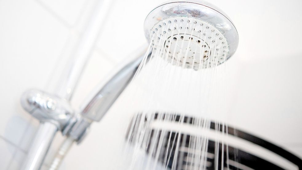 Der Wasserschaden ist im Bereich der Duschen entstanden. Foto: Hauke-Christian Dittrich/DPA