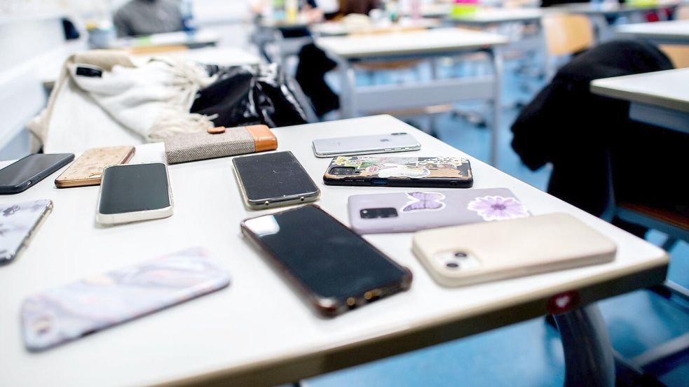 Schriftliche Abi-Prüfung - die Handys werden vorher eingesammelt. (Symbolbild) Foto: Hauke-Christian Dittrich