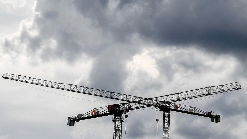 Die deutsche Wirtschaft wird nach Einschätzung des Ifo-Instituts in diesem und im nächsten Jahr schwächer wachsen als erwartet. (Symbolbild) Foto: Britta Pedersen