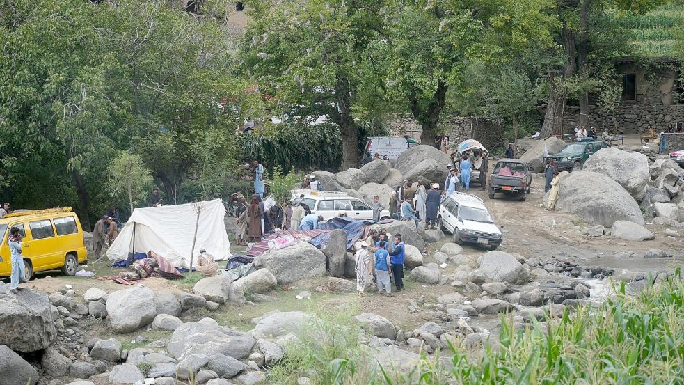 Blick auf ein provisorisches Notunterkunftslager nach dem Erdbeben in der afghanischen Provinz Kunar. Foto: Li Ang/XinHua/dpa