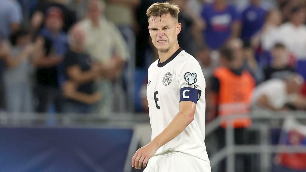 Die Miene sagt alles: Kapitän Joshua Kimmich nach dem Schlusspfiff. Foto: Christian Charisius