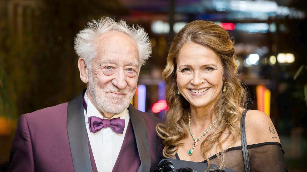 Seit 2022 verheiratet: Dieter Hallervorden und seine Frau Christiane. Foto: Christoph Soeder/dpa