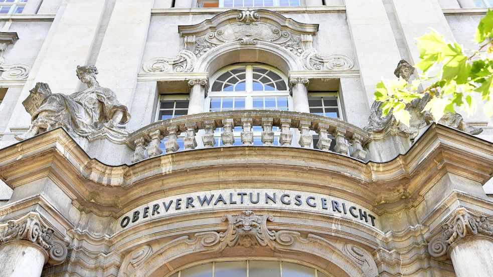 Bei der Berliner Justiz sind Dutzende Verfahren im Streit über die Visavergabe an Afghanen mit Aufnahmezusage eingegangen. (Symbolbild) Foto: Paul Zinken