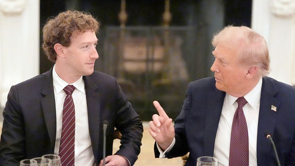 Dinner für Tech-Bosse: US-Präsident Donald Trump hat die Chefs der großen amerikanischen Tech-Konzerne zu einem Abendessen ins Weiße Haus geladen. Foto: Alex Brandon/AP/dpa