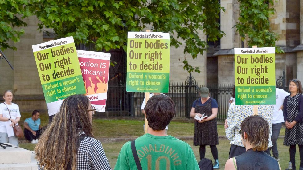 Eine europäische Bürgerinitiative sammelte über eine Million Unterschriften zur Gesetzesänderung für Schwangerschaftsabbrüche. Foto: dpa/Vuk Valcic