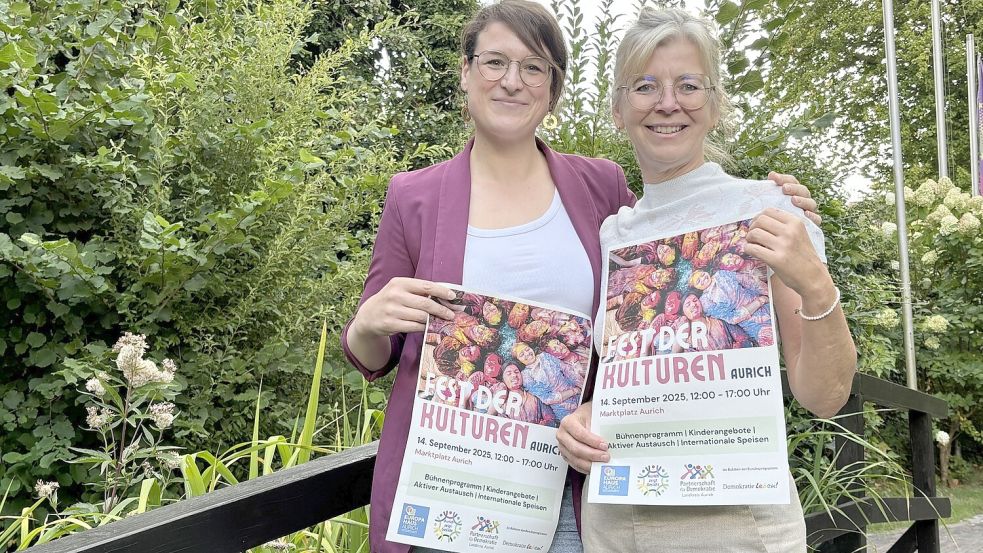 Bei Benita Meinen und Heike Pilk vom Europahaus laufen die Fäden für die Organisation des Festes der Kulturen Aurich zusammen. Foto: Mieke Matthes