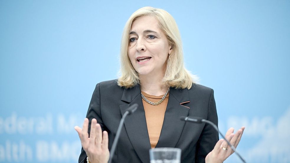 Gesundheitsministerin Warken will die Kassenbeiträge noch stabilisieren. Foto: Britta Pedersen