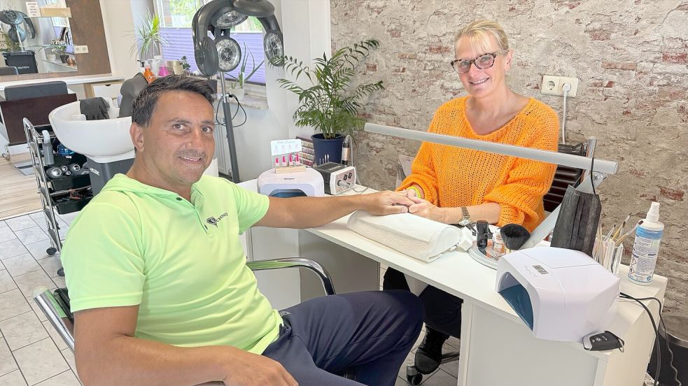 Steffi und Roland Bartsch sind in Südbrookmerland angekommen – auch durch die Eröffnung eines neuen Nagelstudios. Foto: Holger Janssen