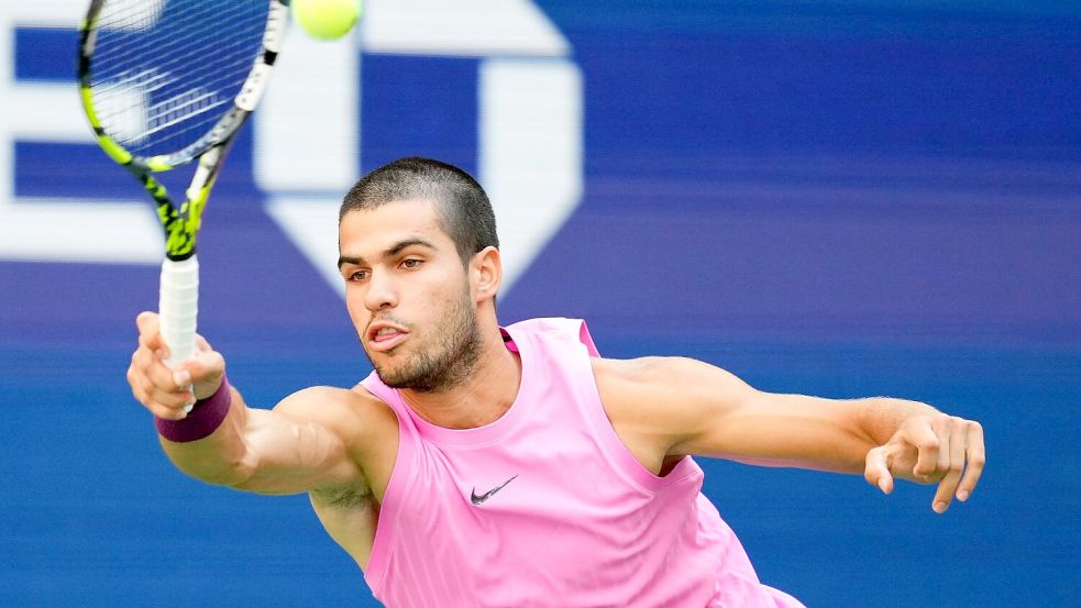 Carlos Alcaraz spielt am Sonntag um den US-Open-Titel. Foto: Kirsty Wigglesworth/AP/dpa