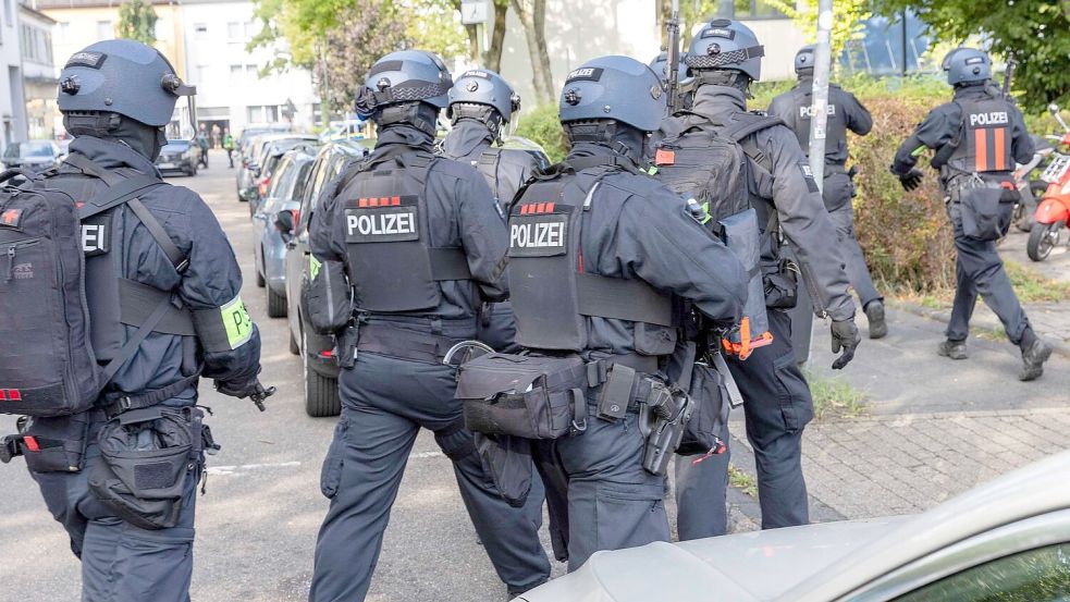 Der Großeinsatz in Essen zog sich am Freitag über Stunden bis zur Festnahme des Tatverdächtigen hin. (Archivbild) Foto: Justin Brosch/dpa