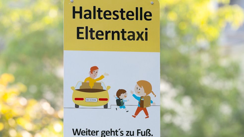 Für Schulen sind die „Elterntaxis“ oft eine Herausforderung. (Archivbild) Foto: Sebastian Kahnert