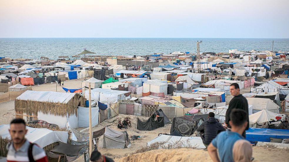 Israels Armee hat die jetzt schon überfüllte Zeltstadt Al-Mawasi zum Zufluchtsort für die Zivilisten der Stadt Gaza erklärt. (Archivbild) Foto: Rizek Abdeljawad/XinHua/dpa