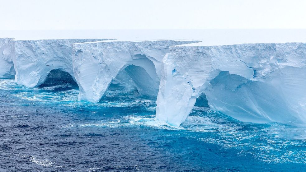 Ein Forscher beschreibt den Eisberg wie „eine Wand von Horizont zu Horizont“. Foto: Richard Sidey/Eyos Expeditions/d