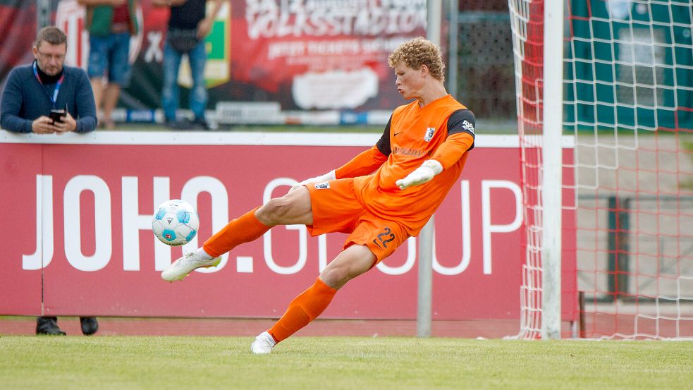 Wurde in Leipzig nicht glücklich - und soll nun Stammkeeper in Lotte werden, wenn es nach dem VfL Osnabrück geht: der ausgeliehene Luca Böggemann. Foto: imago/Andy Bünning