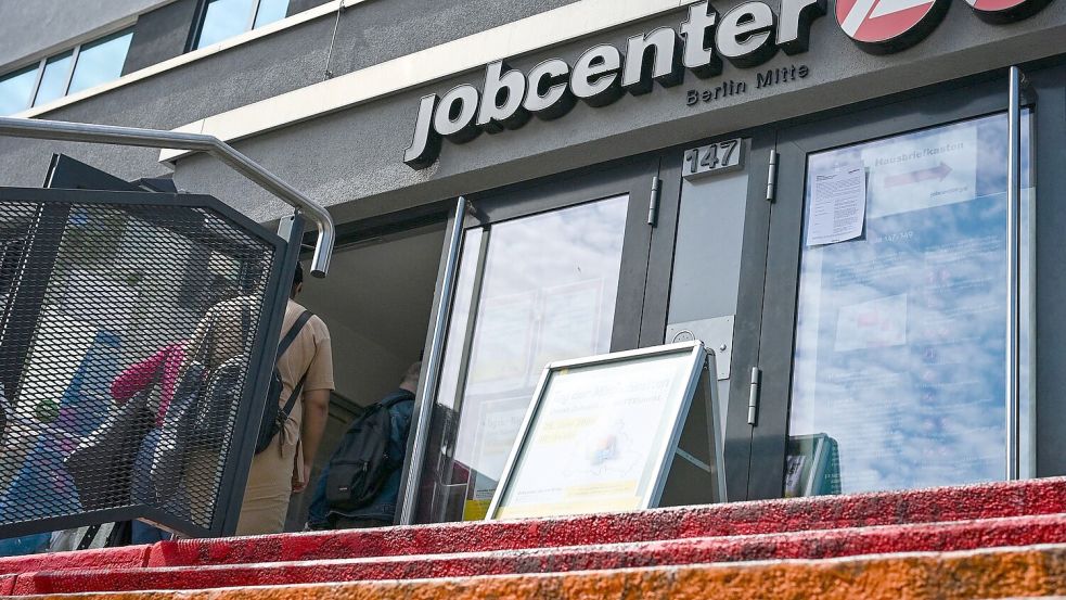 Für die Jobcenter wird sich nach der geplanten Bürgergeld-Reform voraussichtlich einiges ändern. (Symbolbild) Foto: Jens Kalaene