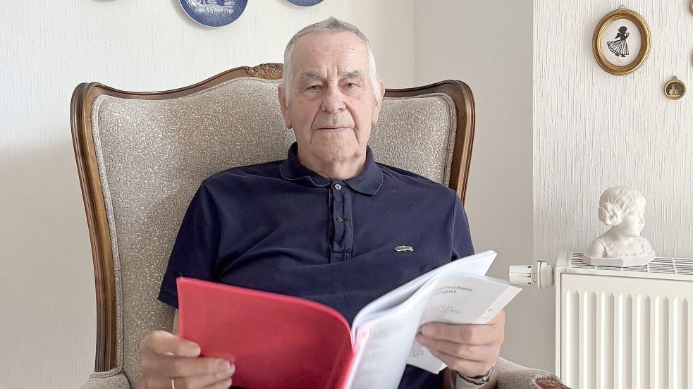 Anton Wermter (93) aus Aurich kann auch 80 Jahre nach Kriegsende die Erinnerungen an seine Flucht nicht abschütteln. Foto: Mieke Matthes