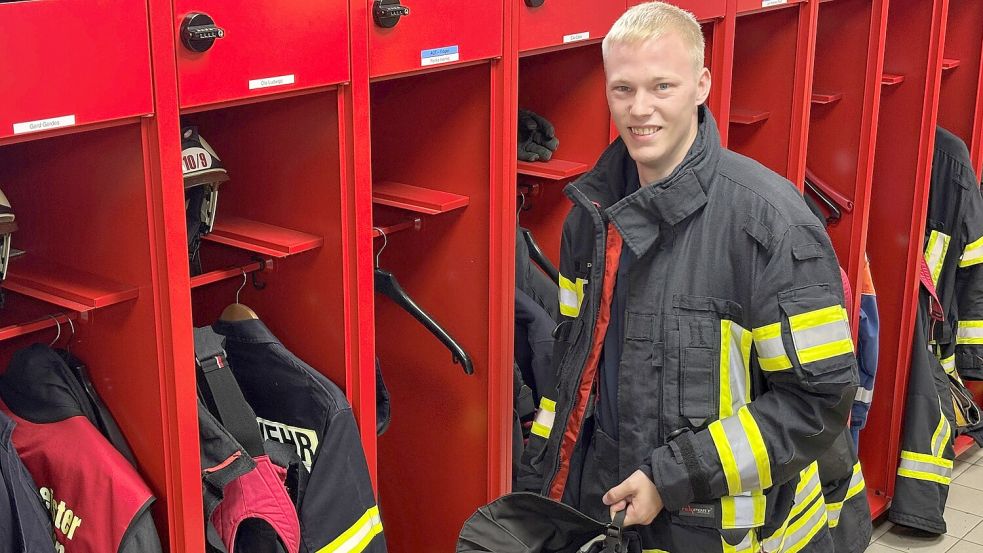 Renke Heinks lebt das Ehrenamt – als Feuerwehrmann, Ausbilder und Technikfan. Sein Engagement für die Sicherheit und Nachwuchsförderung in Aurich wurde nun mit der Nominierung für den 3. Young-People-Award „Goldene Pyramide“ gewürdigt. Foto: Udo Hippen